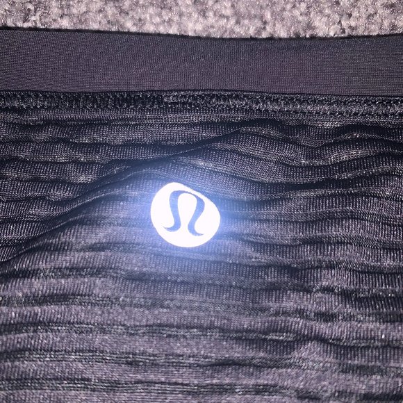 Black long sleeve crop lululemon top / size 4 / see thru ribbed detail - Picture 3 of 4